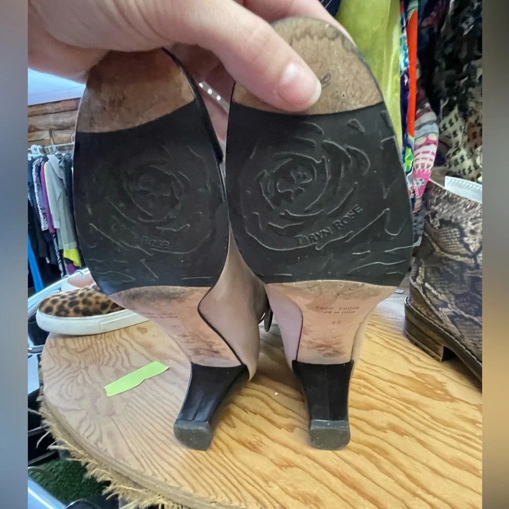 🖤Great USED Condition 39(9.5) Taryn Rose Chanel like booties🔥 - Picture 8 of 16